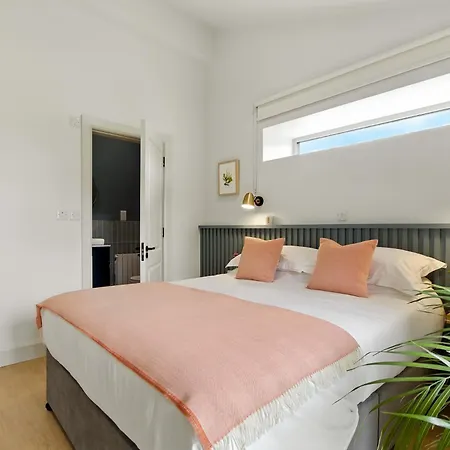 The Loft At The Warehouse Дом отдыха Клифден