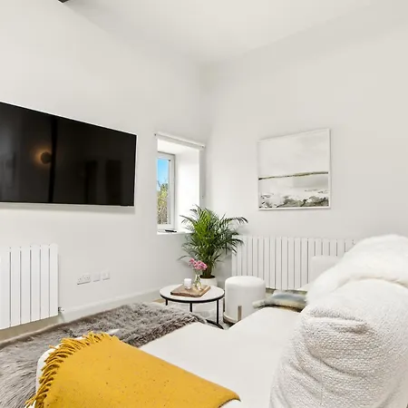 The Loft At The Warehouse كليفدين